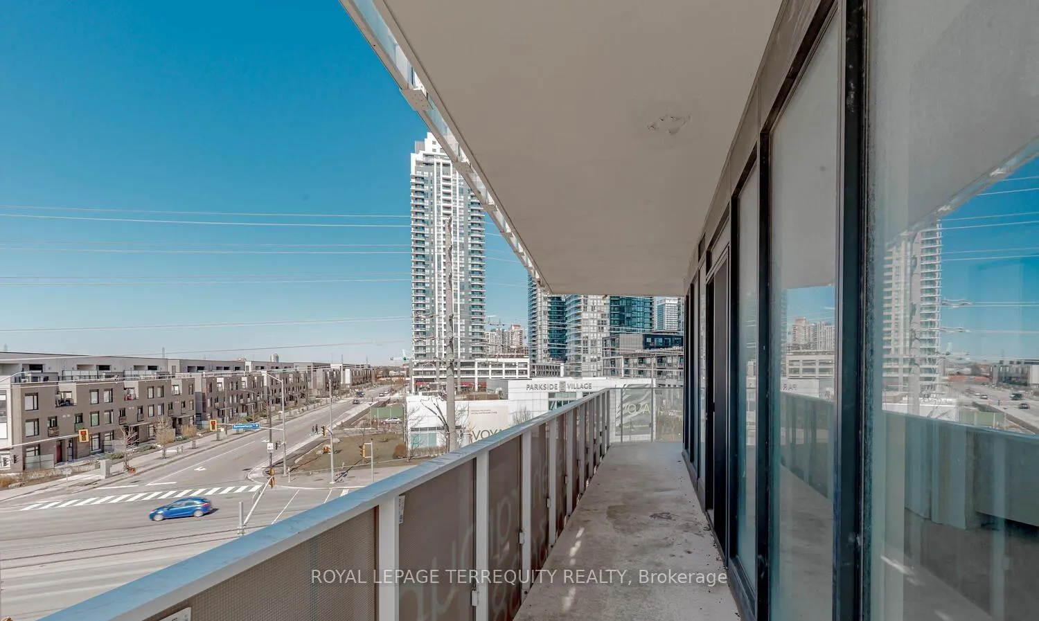 Photo 4 of Unit 305, 3900 Confederation Parkway, Mississauga, City Centre — HOMEH