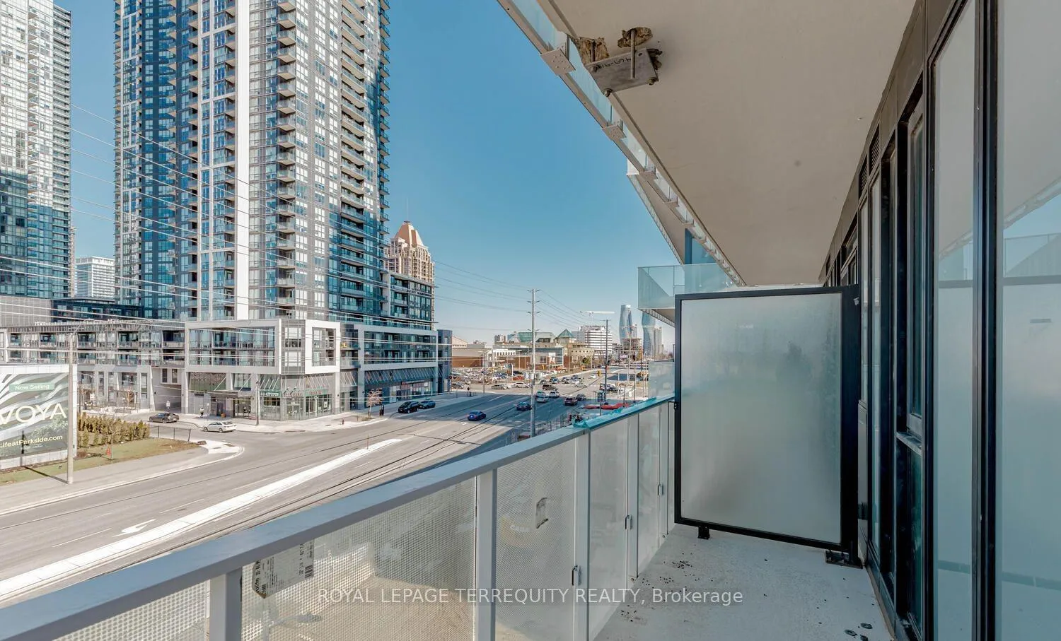 Photo 5 of Unit 305, 3900 Confederation Parkway, Mississauga, City Centre — HOMEH