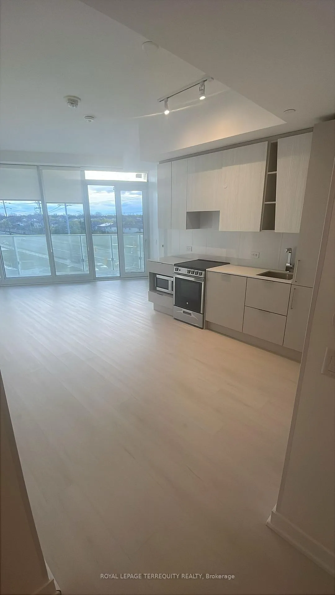 Photo 11 of Unit 305, 3900 Confederation Parkway, Mississauga, City Centre — HOMEH