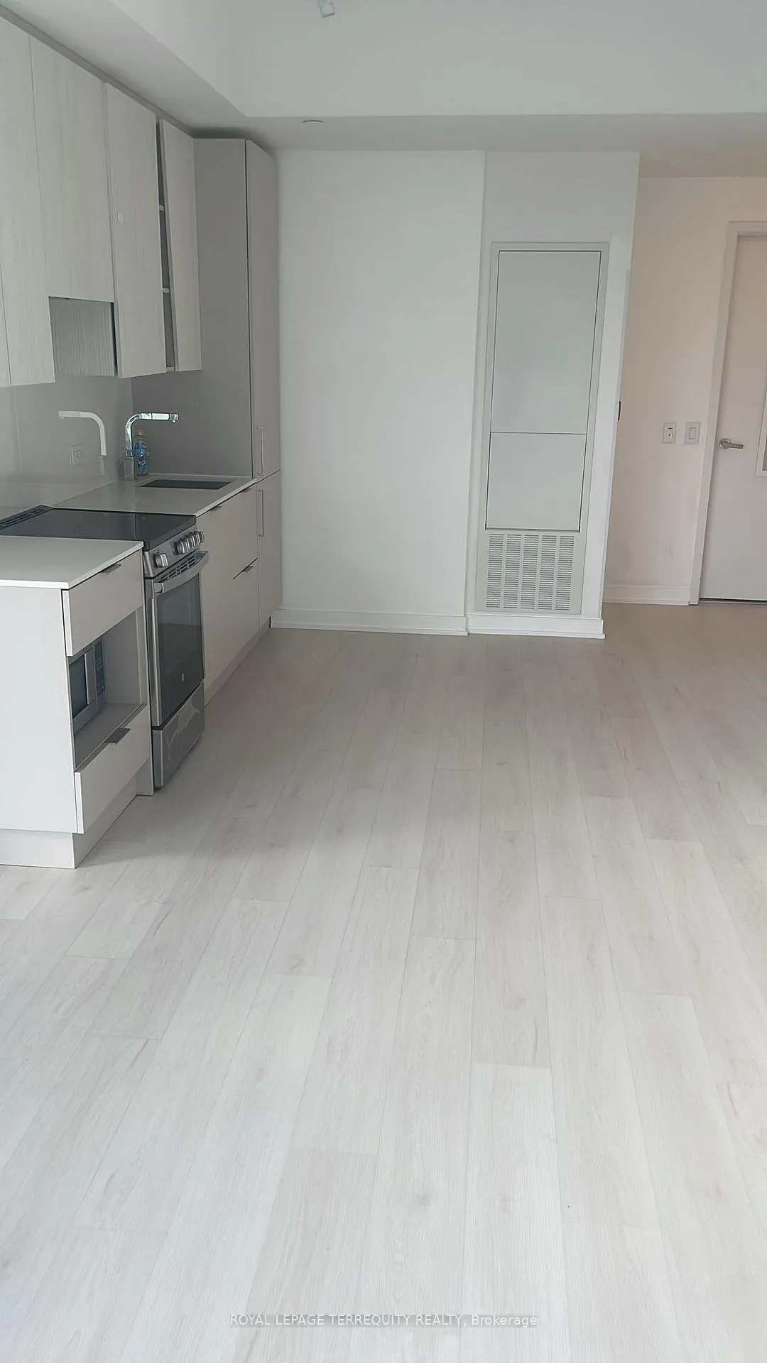 Photo 14 of Unit 305, 3900 Confederation Parkway, Mississauga, City Centre — HOMEH
