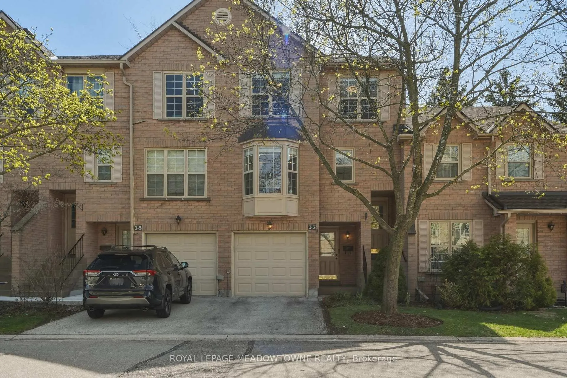 Front of Unit 37, 2272 Mowat Avenue