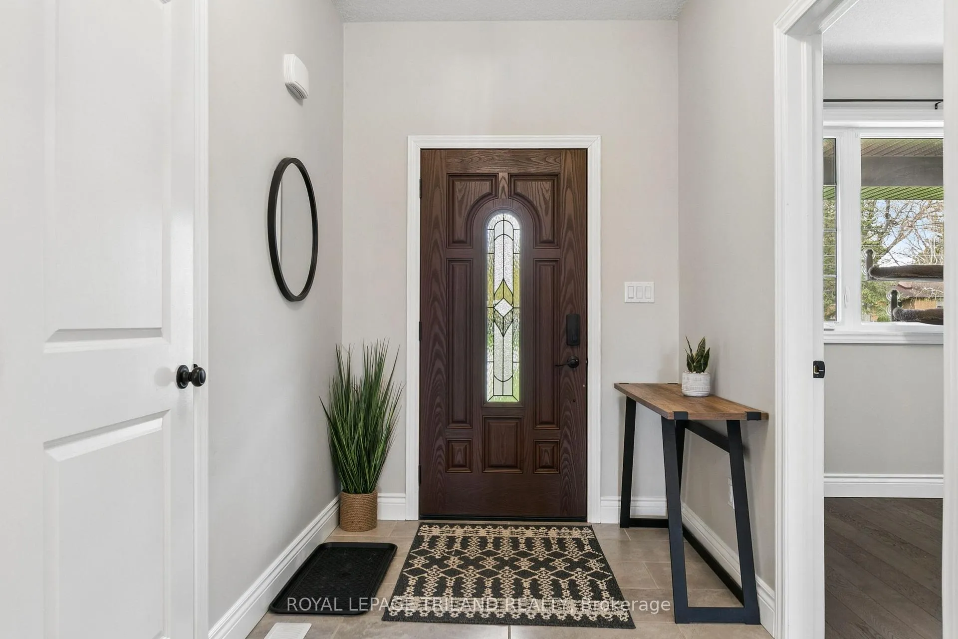 Photo 3 of 76 Coulter Avenue, St. Thomas — HOMEH