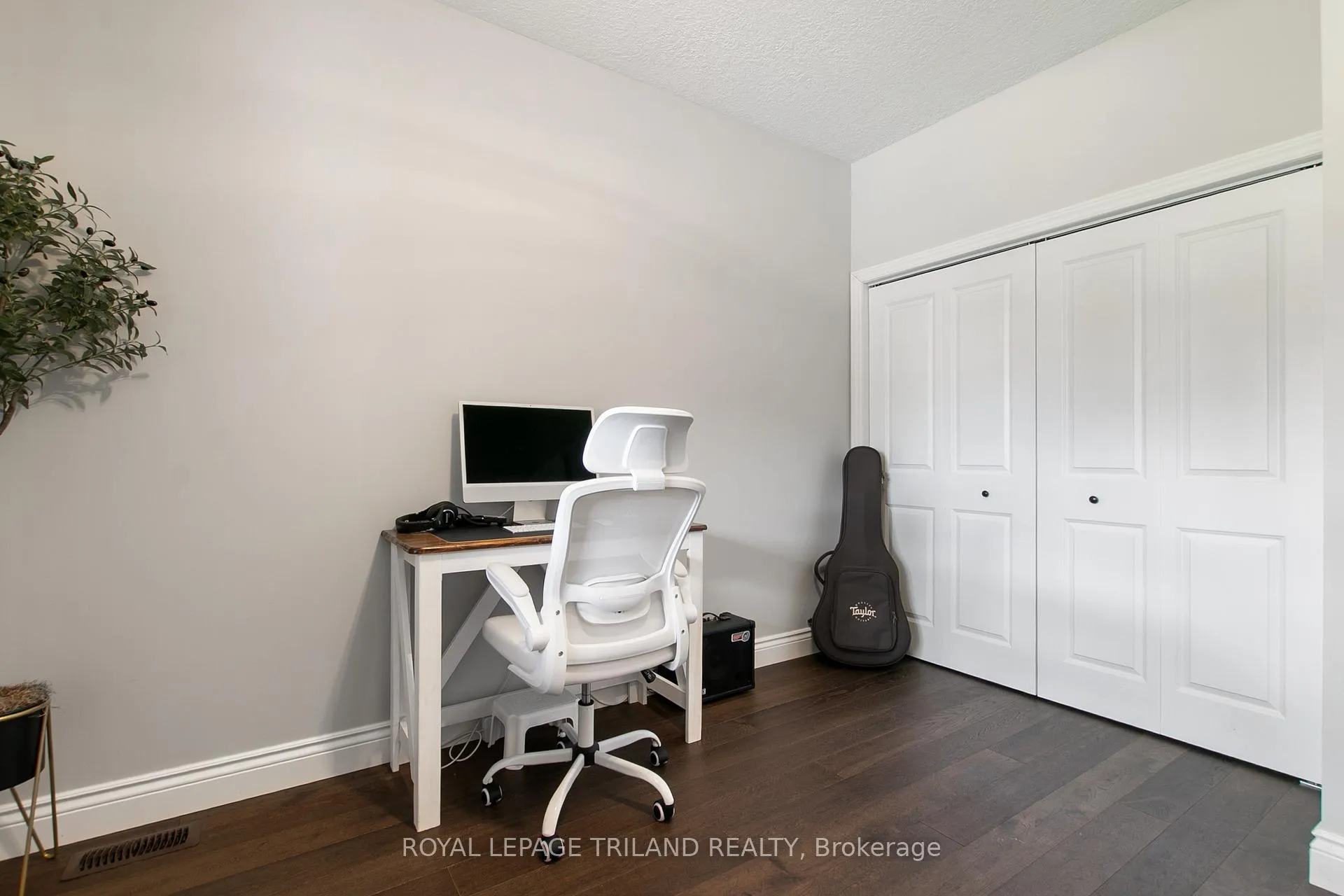 Photo 4 of 76 Coulter Avenue, St. Thomas — HOMEH