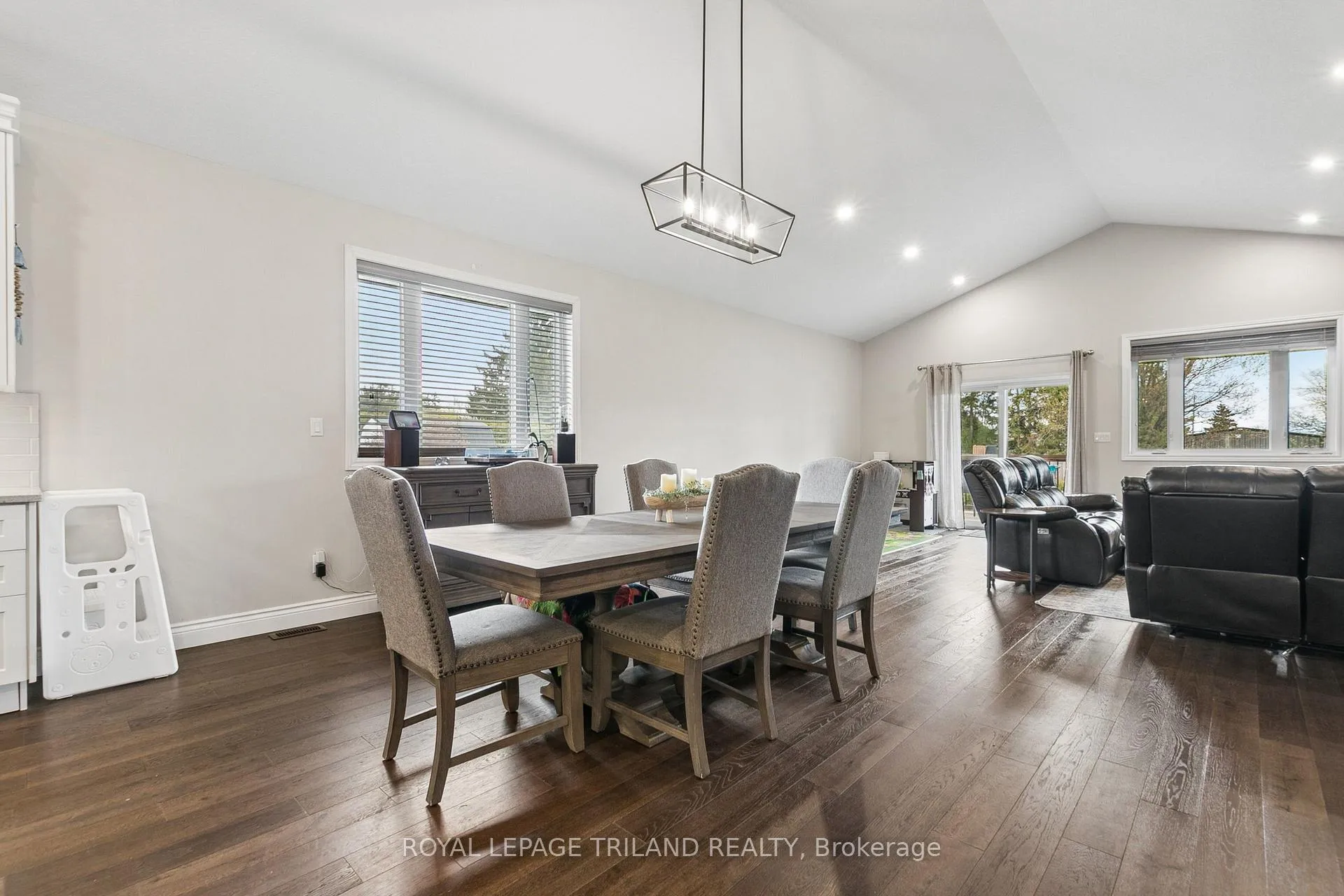 Photo 9 of 76 Coulter Avenue, St. Thomas — HOMEH