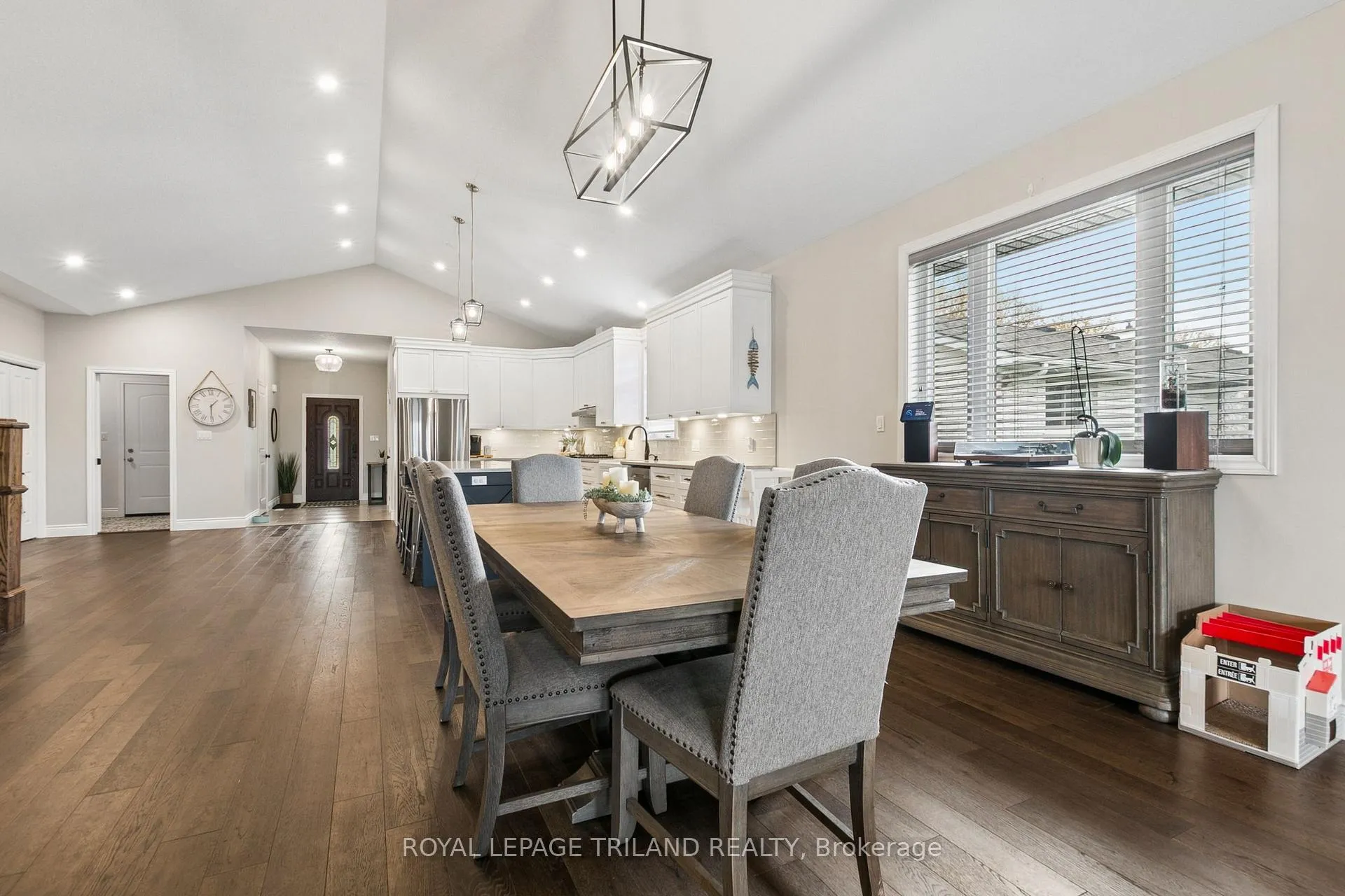 Photo 10 of 76 Coulter Avenue, St. Thomas — HOMEH