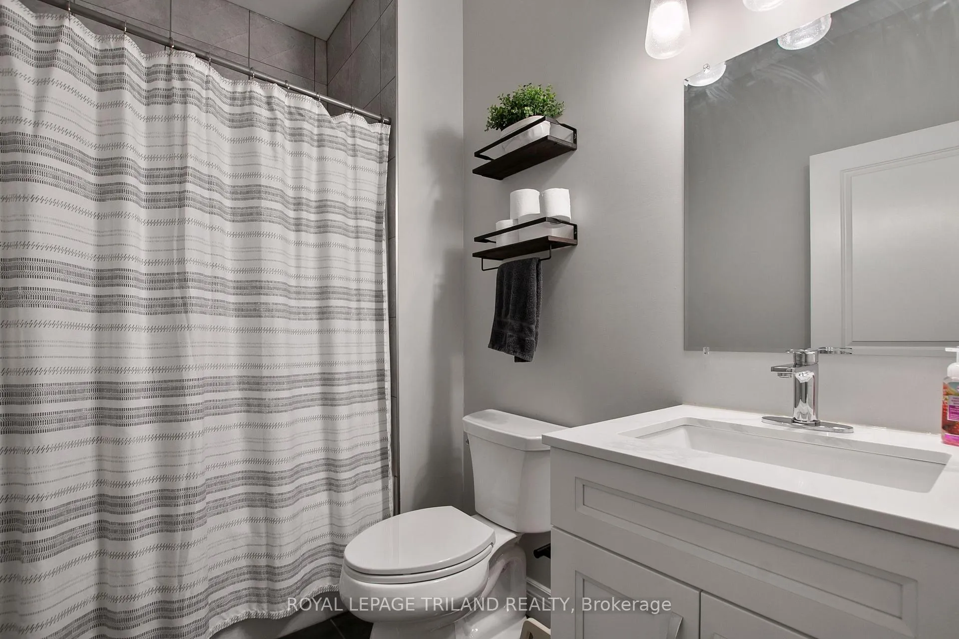 Photo 13 of 76 Coulter Avenue, St. Thomas — HOMEH