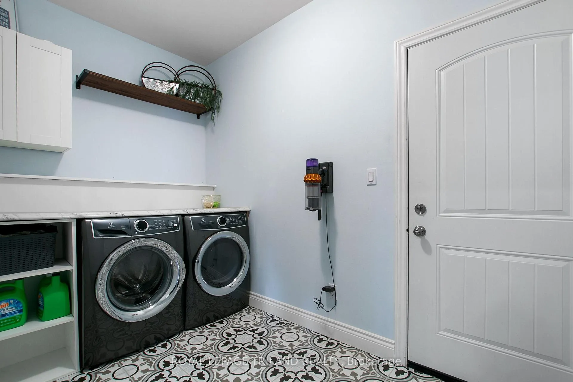 Photo 14 of 76 Coulter Avenue, St. Thomas — HOMEH