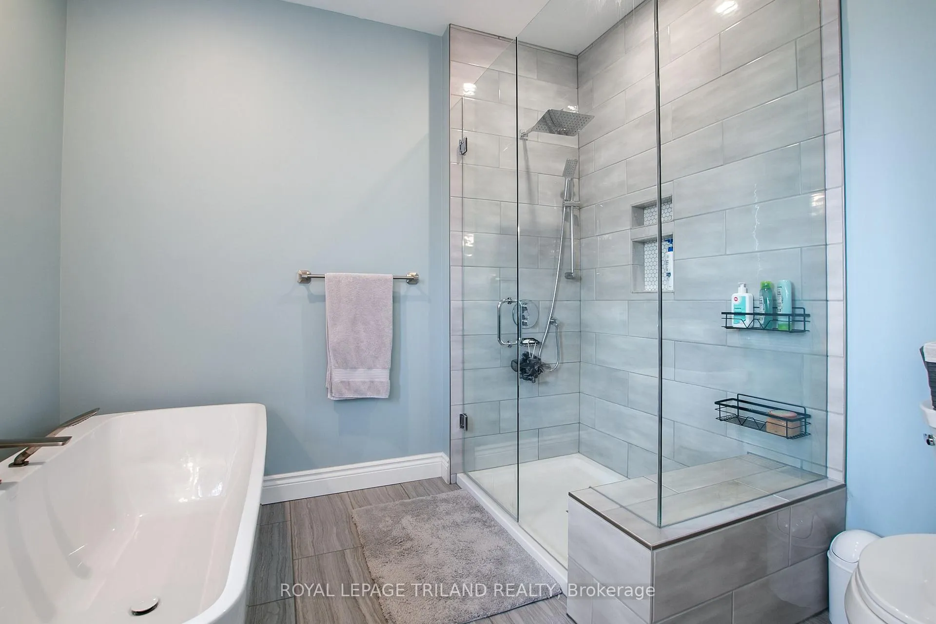 Photo 18 of 76 Coulter Avenue, St. Thomas — HOMEH
