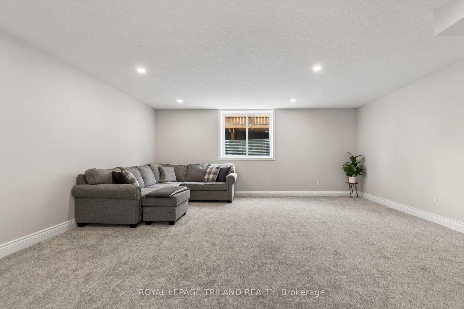 Photo 23 of 76 Coulter Avenue, St. Thomas — HOMEH