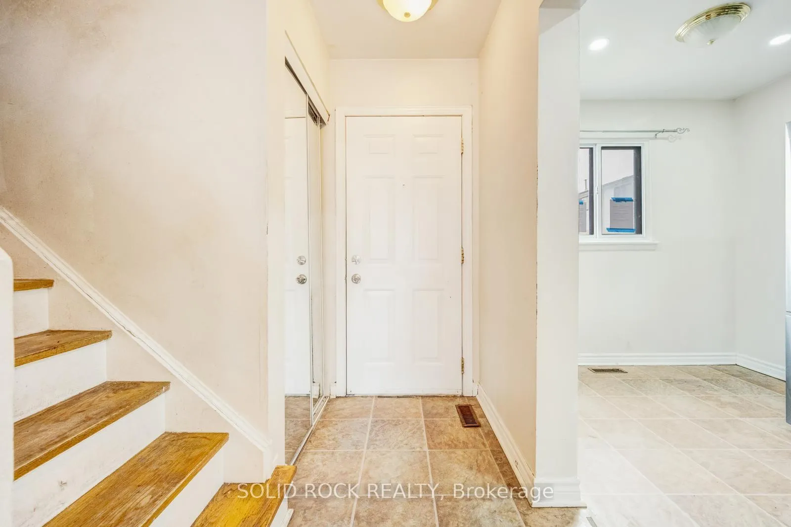 Photo 3 of Unit 332, 332 Fleetwood Crescent, Brampton, Southgate — HOMEH