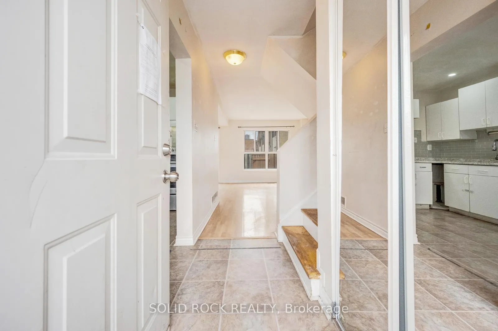 Photo 4 of Unit 332, 332 Fleetwood Crescent, Brampton, Southgate — HOMEH