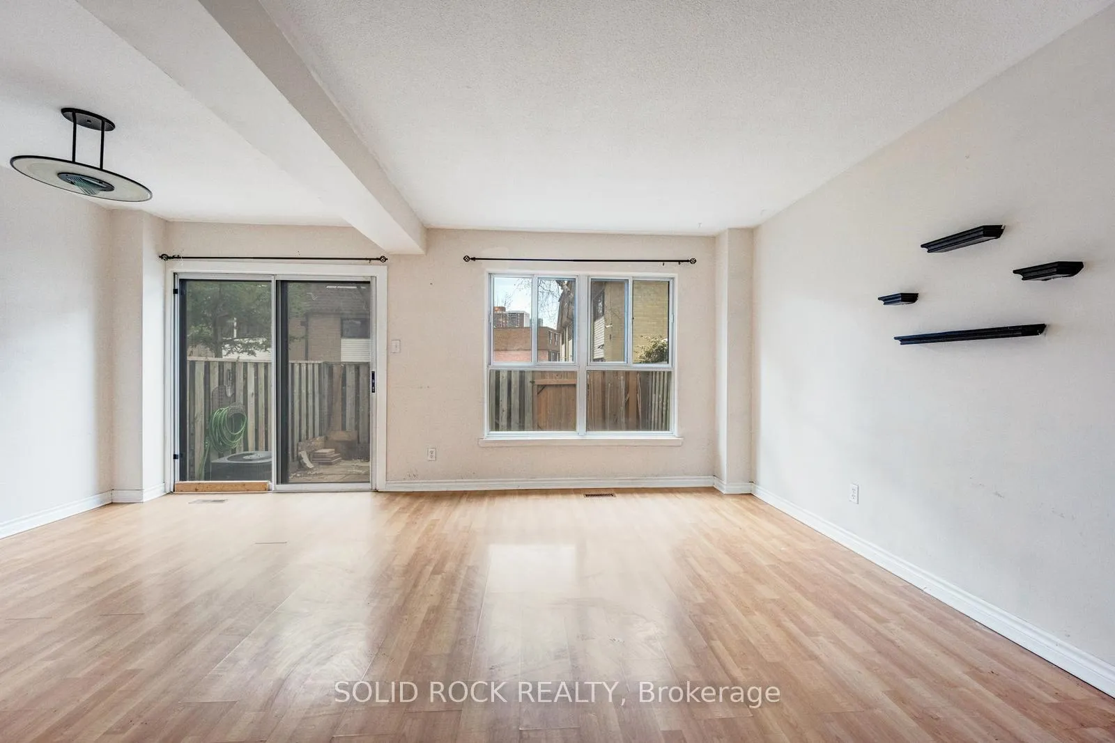 Photo 6 of Unit 332, 332 Fleetwood Crescent, Brampton, Southgate — HOMEH
