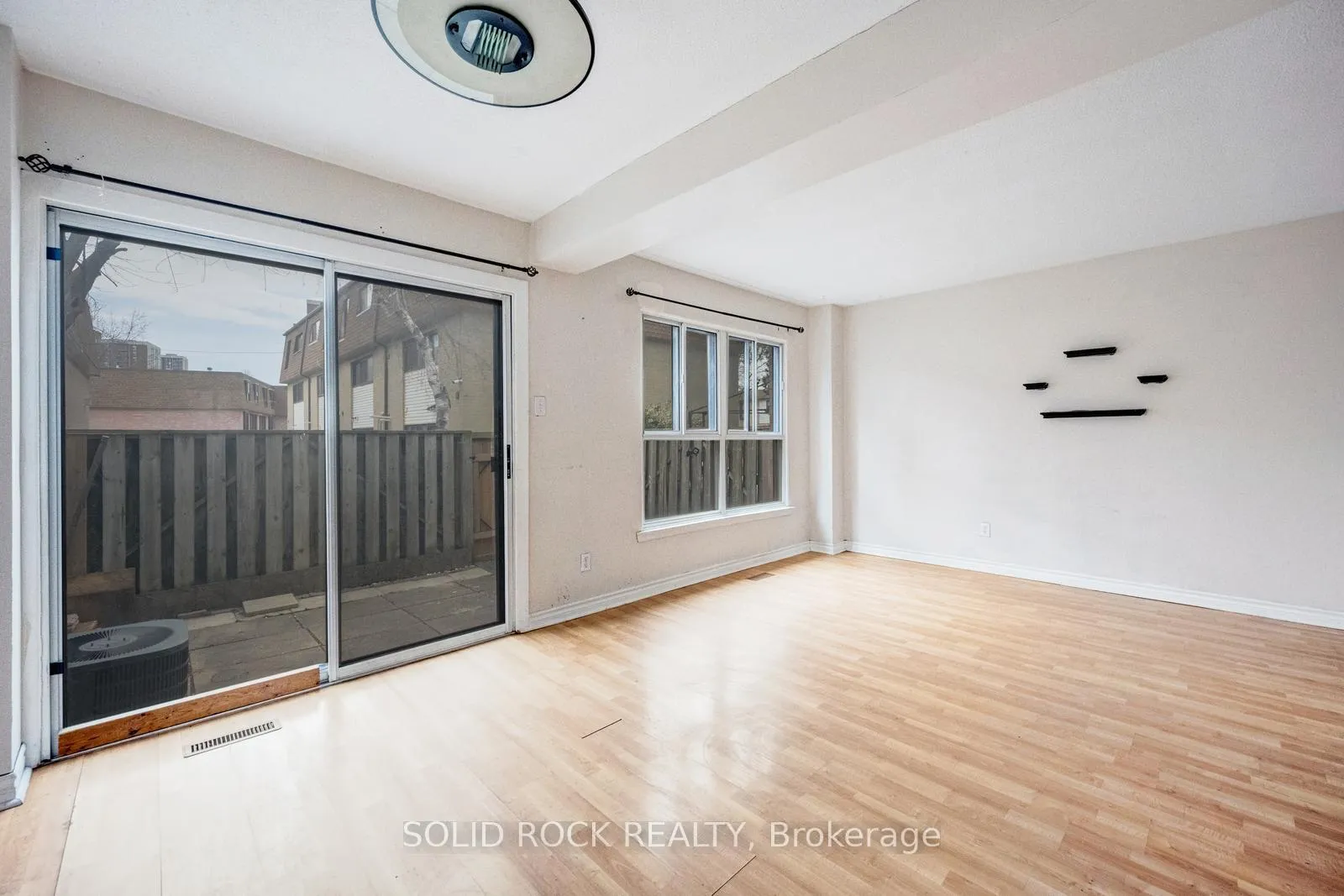 Photo 7 of Unit 332, 332 Fleetwood Crescent, Brampton, Southgate — HOMEH