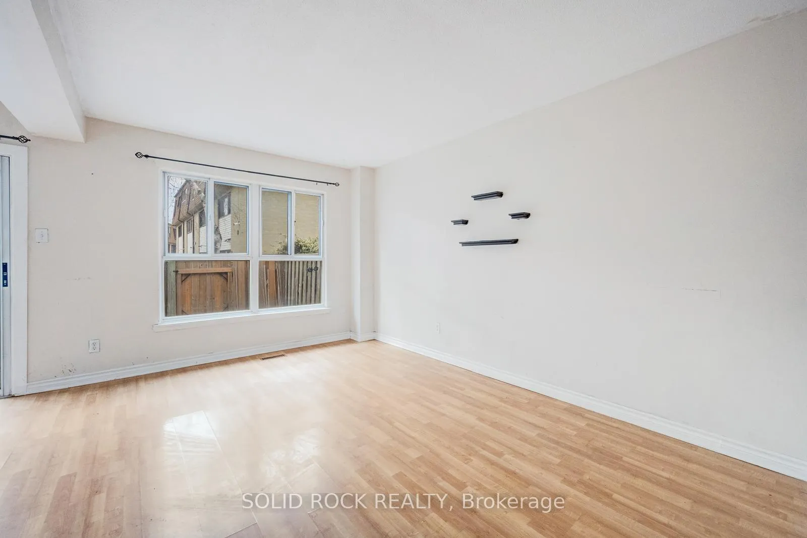 Photo 8 of Unit 332, 332 Fleetwood Crescent, Brampton, Southgate — HOMEH