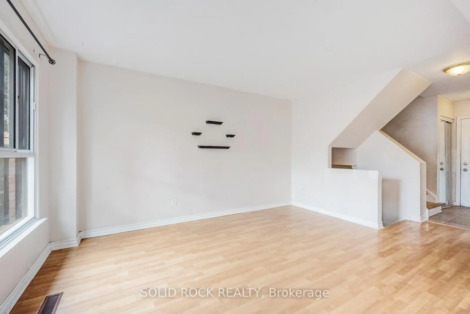 Photo 9 of Unit 332, 332 Fleetwood Crescent, Brampton, Southgate — HOMEH