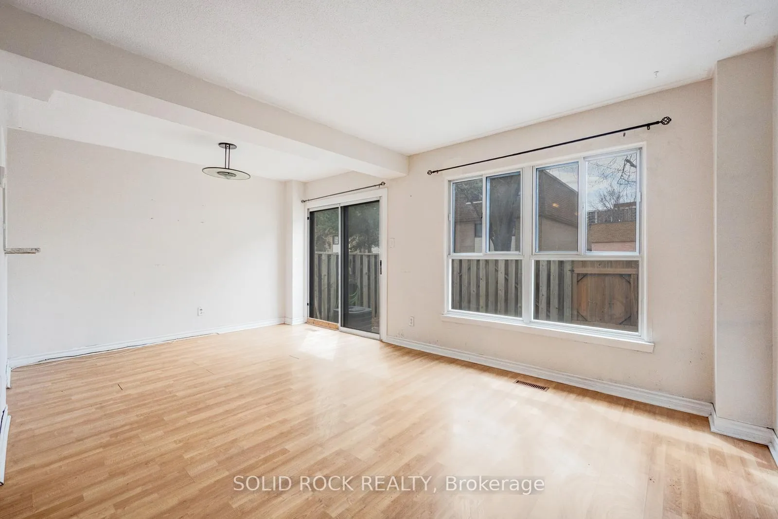Photo 10 of Unit 332, 332 Fleetwood Crescent, Brampton, Southgate — HOMEH