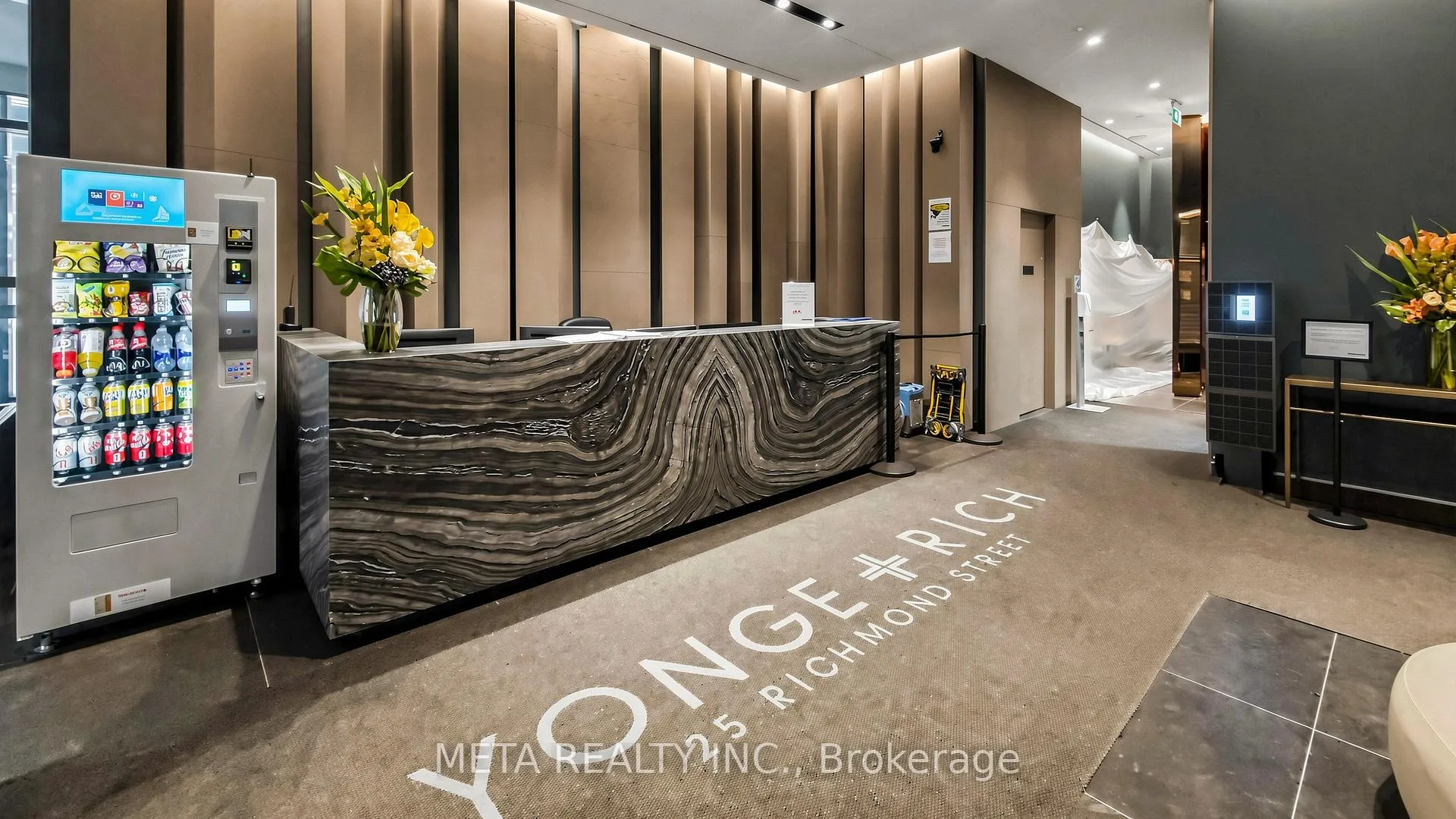 Photo 3 of Unit 916, 25 Richmond Street E, Toronto, Church-Yonge Corridor — HOMEH