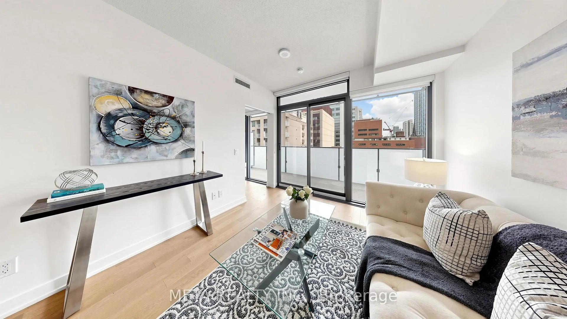 Photo 5 of Unit 916, 25 Richmond Street E, Toronto, Church-Yonge Corridor — HOMEH