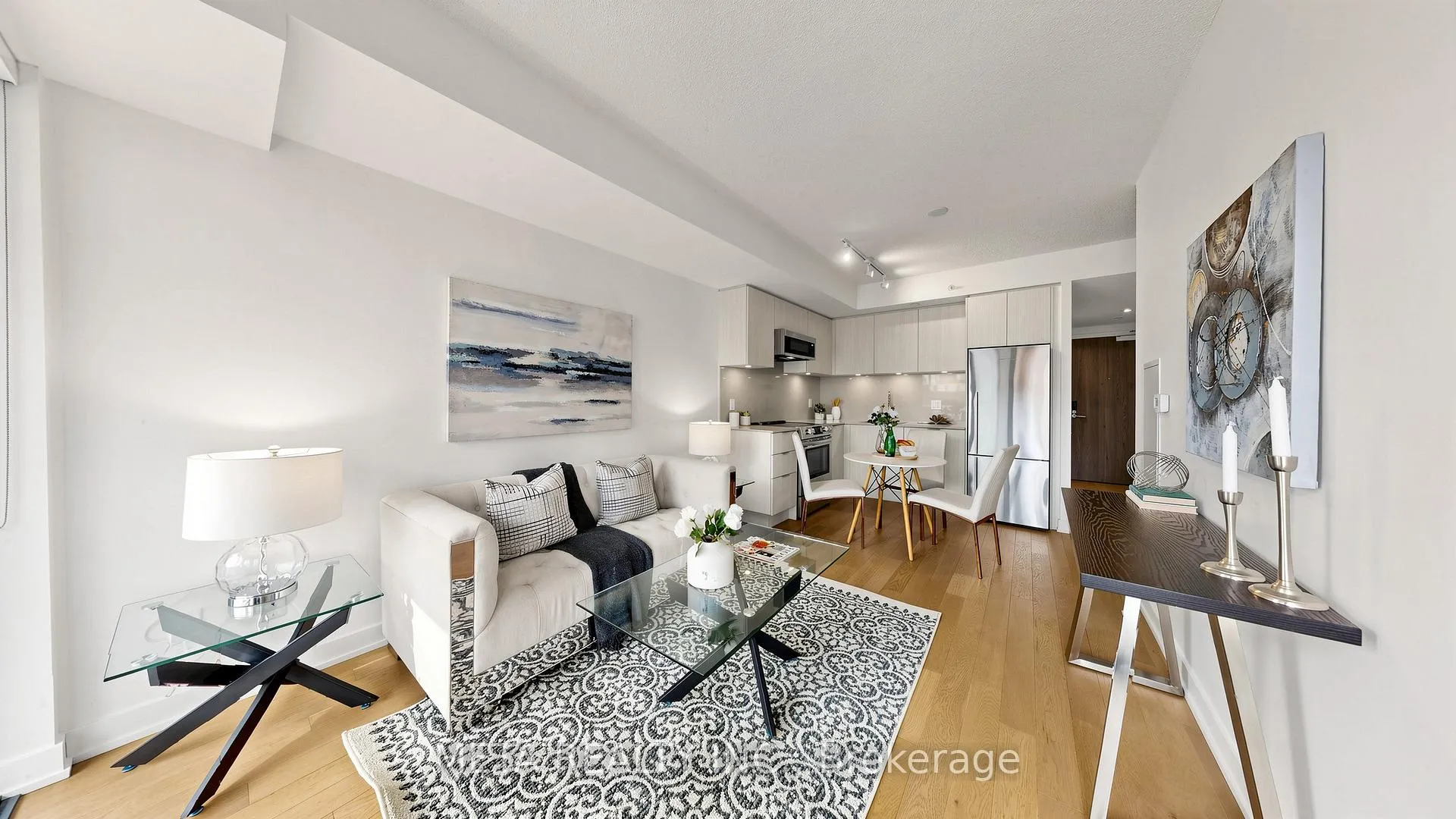 Photo 6 of Unit 916, 25 Richmond Street E, Toronto, Church-Yonge Corridor — HOMEH