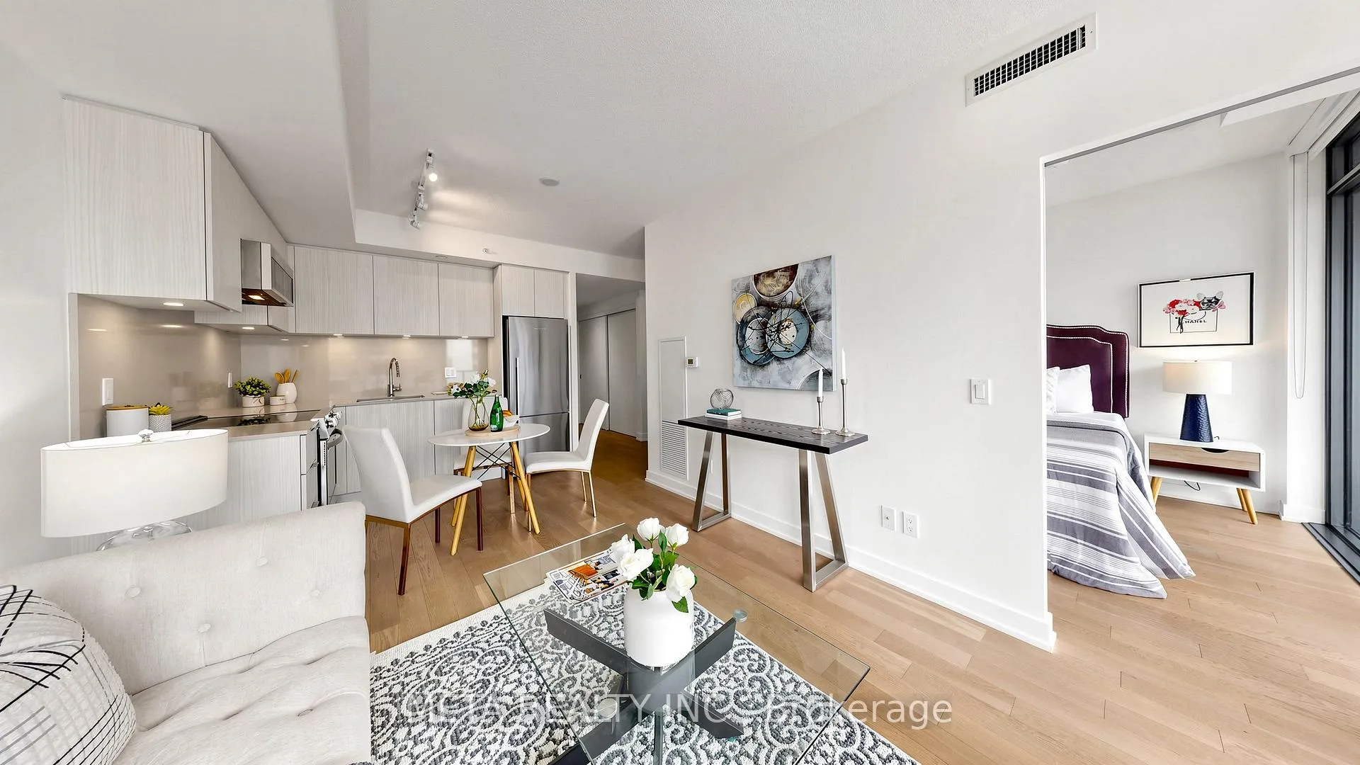 Photo 8 of Unit 916, 25 Richmond Street E, Toronto, Church-Yonge Corridor — HOMEH