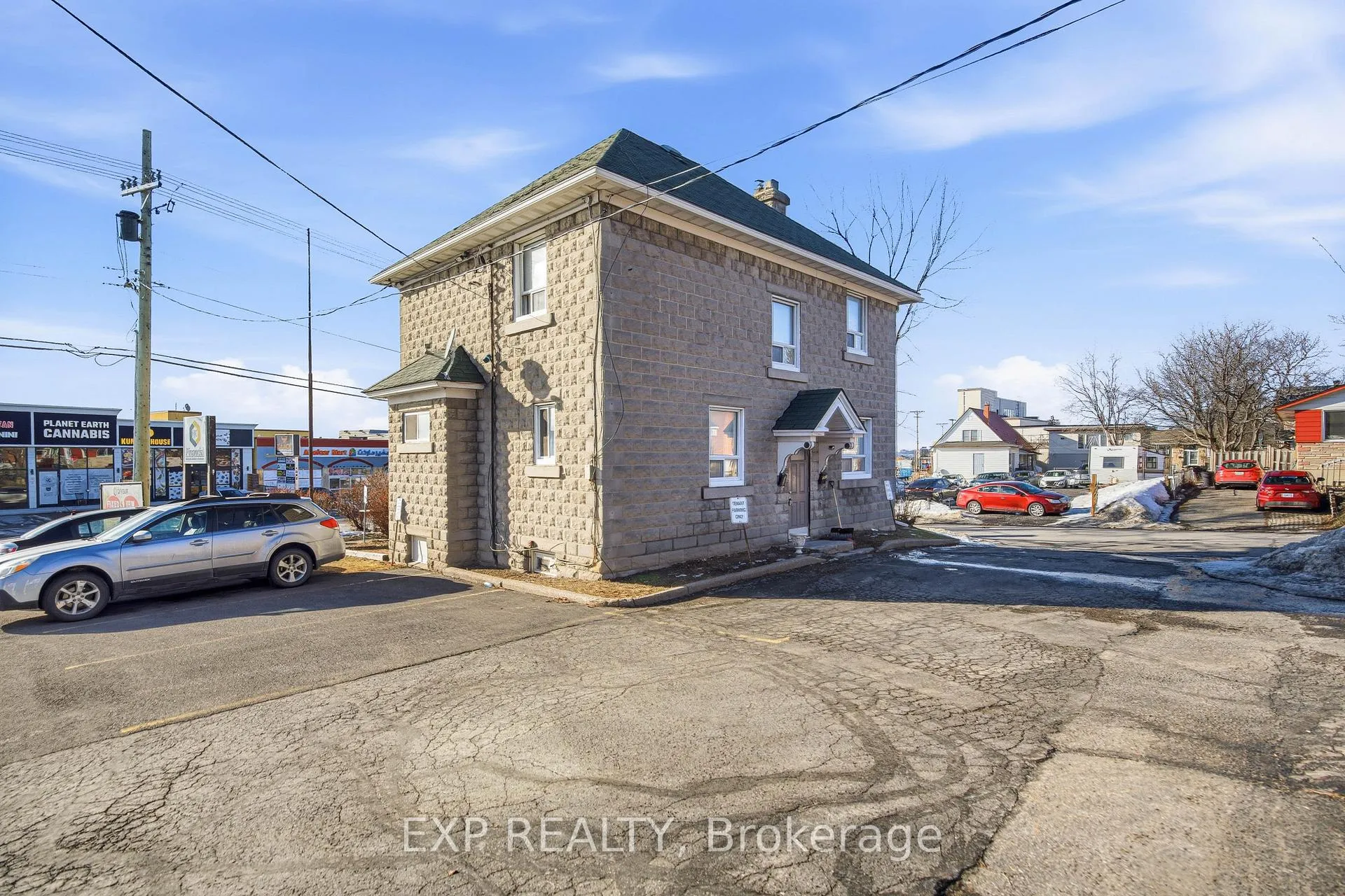 Photo 3 of 1663 Bank Street, Ottawa, Ridgemont — HOMEH