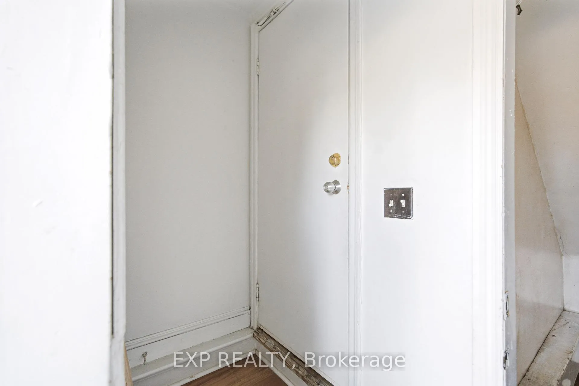 Photo 5 of 1663 Bank Street, Ottawa, Ridgemont — HOMEH