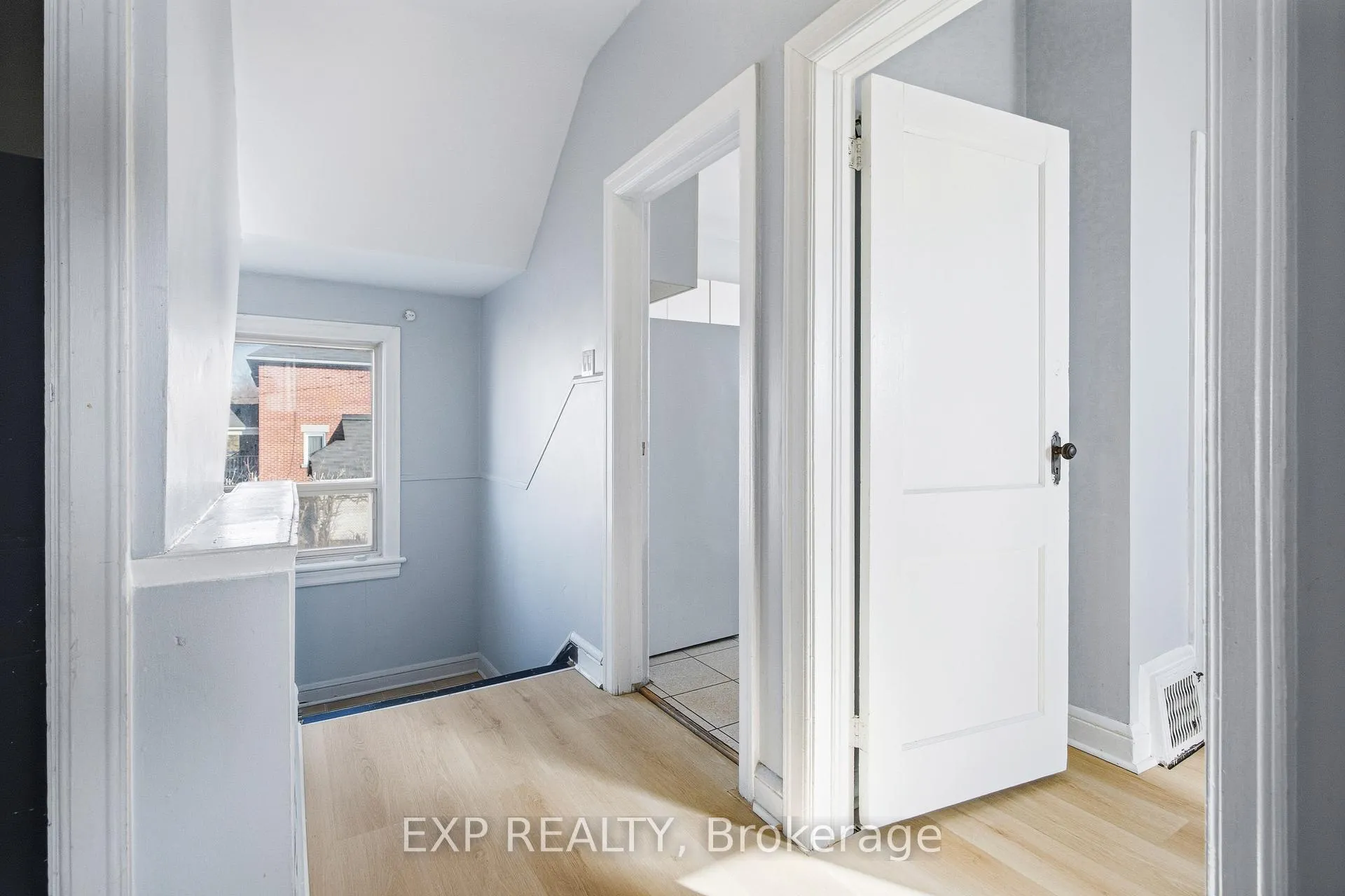 Photo 9 of 1663 Bank Street, Ottawa, Ridgemont — HOMEH