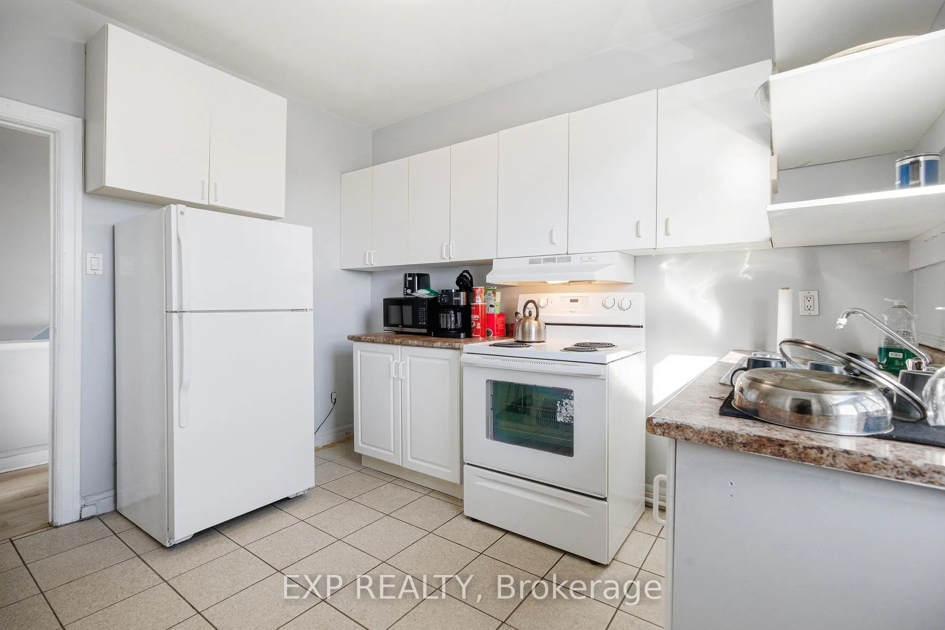 Photo 12 of 1663 Bank Street, Ottawa, Ridgemont — HOMEH