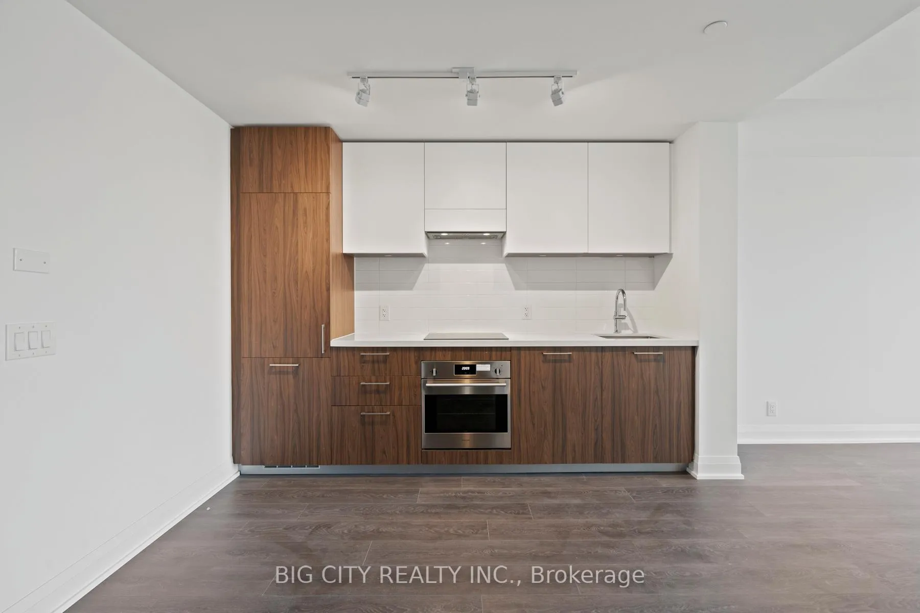 Photo 3 of Unit 806, 33 Frederick Todd Way, Toronto, Thorncliffe Park — HOMEH