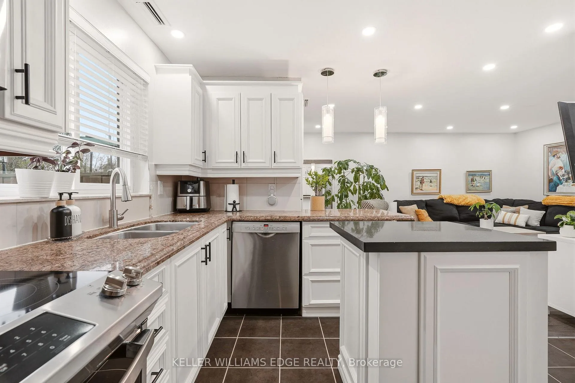 Photo 9 of Unit 157, 2001 Bonnymede Drive, Mississauga, Clarkson — HOMEH