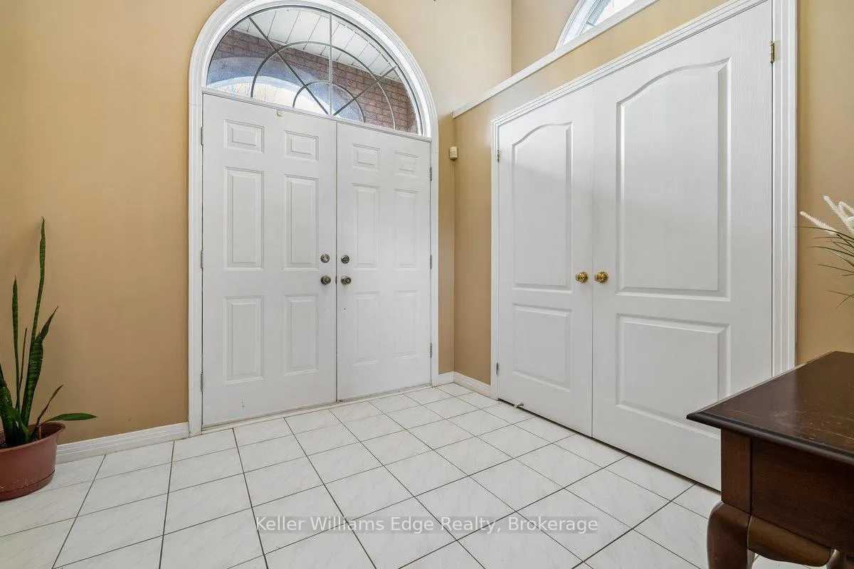 Photo 3 of 40 Brookhurst Crescent, Hamilton, Waterdown — HOMEH