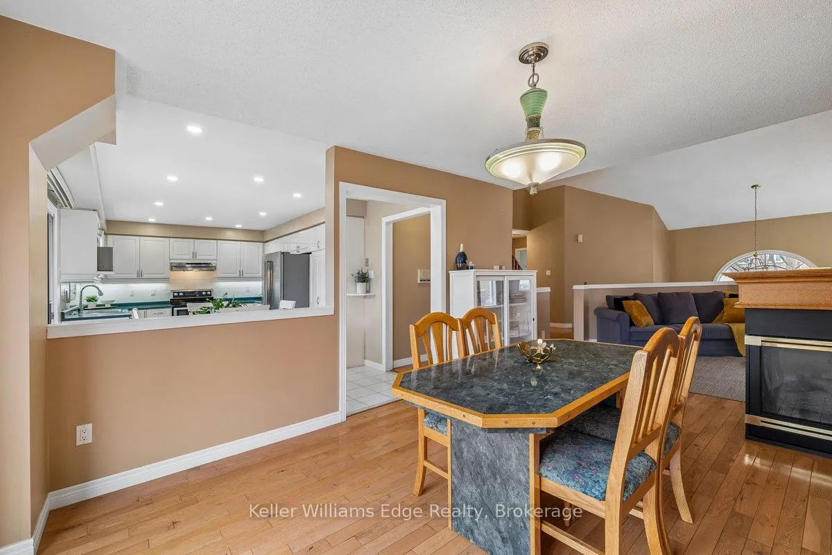 Photo 8 of 40 Brookhurst Crescent, Hamilton, Waterdown — HOMEH