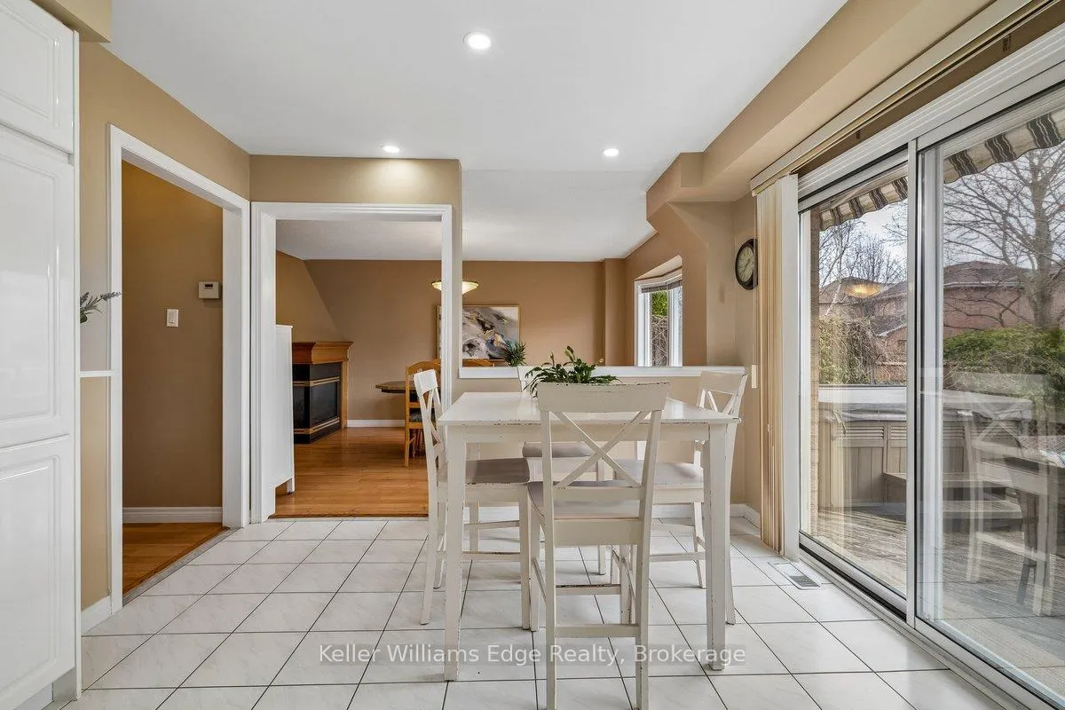 Photo 10 of 40 Brookhurst Crescent, Hamilton, Waterdown — HOMEH