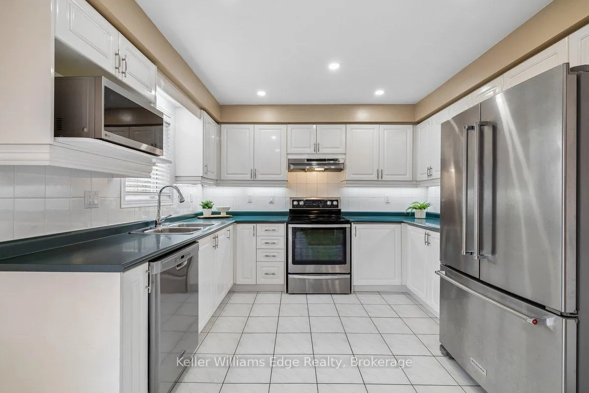 Photo 11 of 40 Brookhurst Crescent, Hamilton, Waterdown — HOMEH