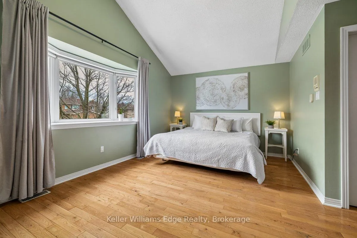 Photo 13 of 40 Brookhurst Crescent, Hamilton, Waterdown — HOMEH