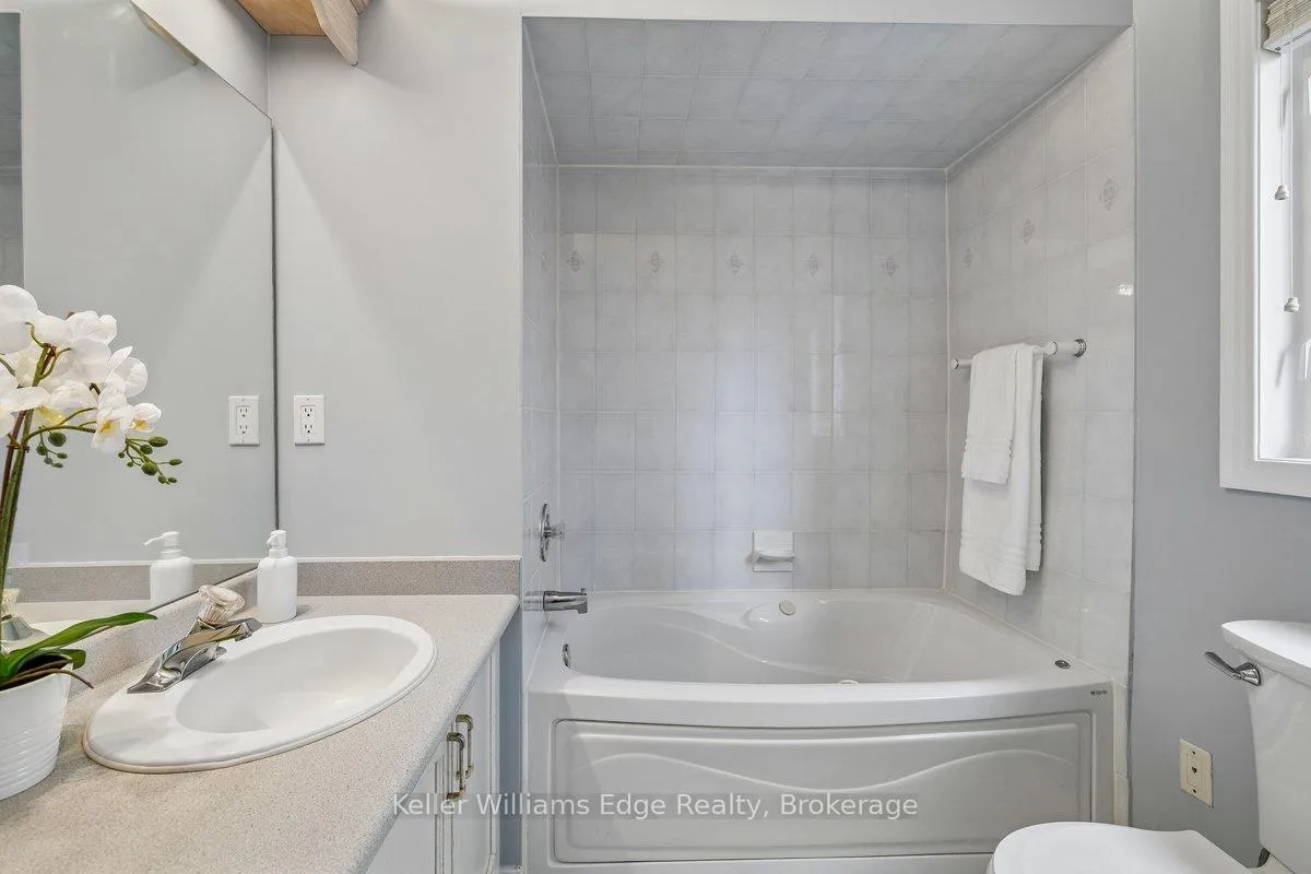 Photo 15 of 40 Brookhurst Crescent, Hamilton, Waterdown — HOMEH