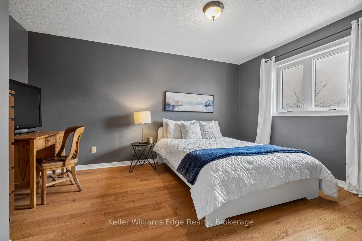 Photo 19 of 40 Brookhurst Crescent, Hamilton, Waterdown — HOMEH