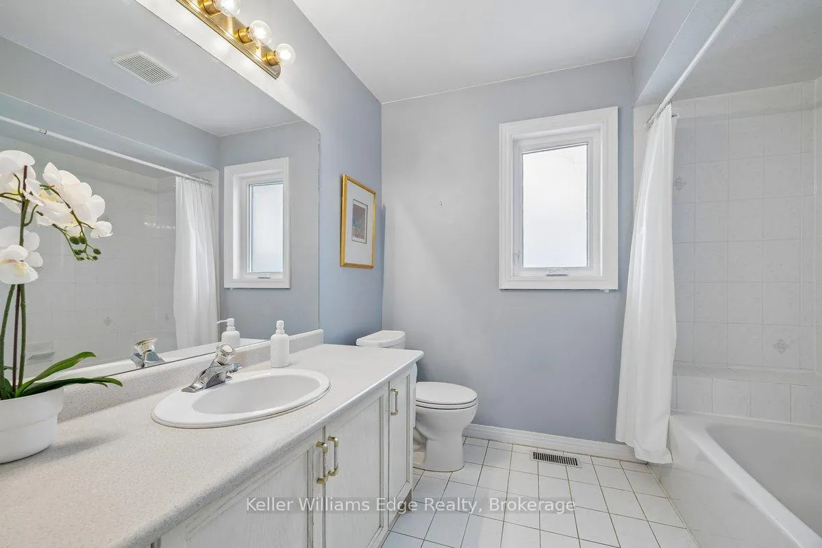 Photo 23 of 40 Brookhurst Crescent, Hamilton, Waterdown — HOMEH