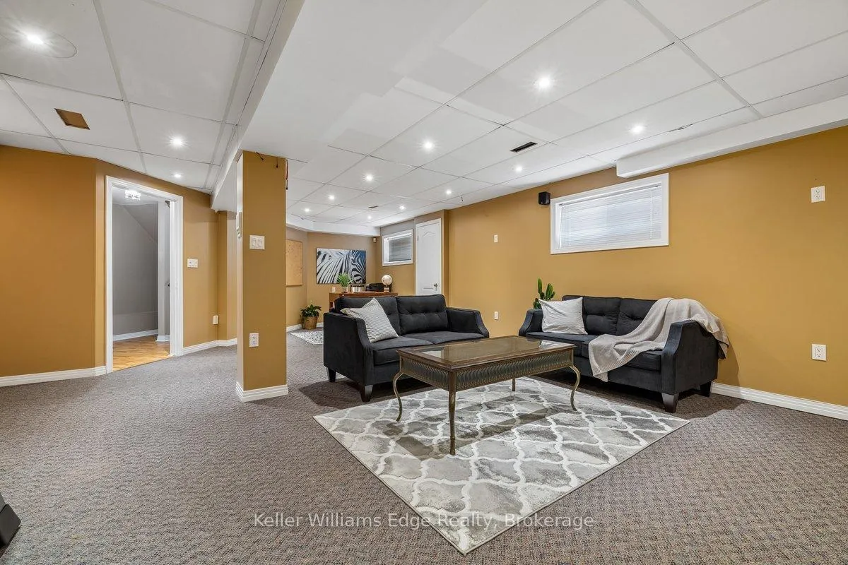 Photo 25 of 40 Brookhurst Crescent, Hamilton, Waterdown — HOMEH