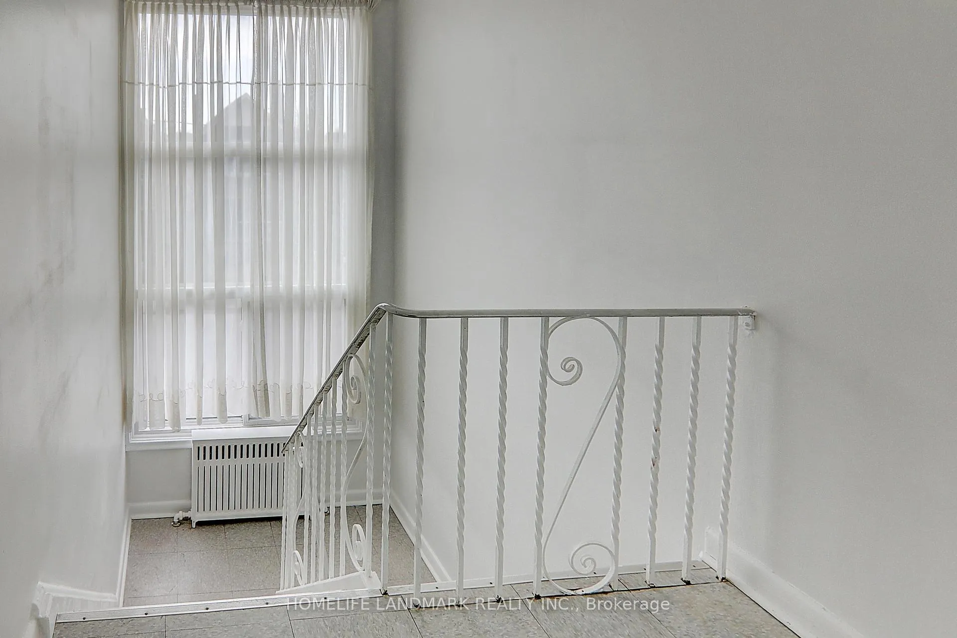 Photo 5 of Unit 2(Upper, 8 Hanson Road, Toronto, Oakwood Village — HOMEH