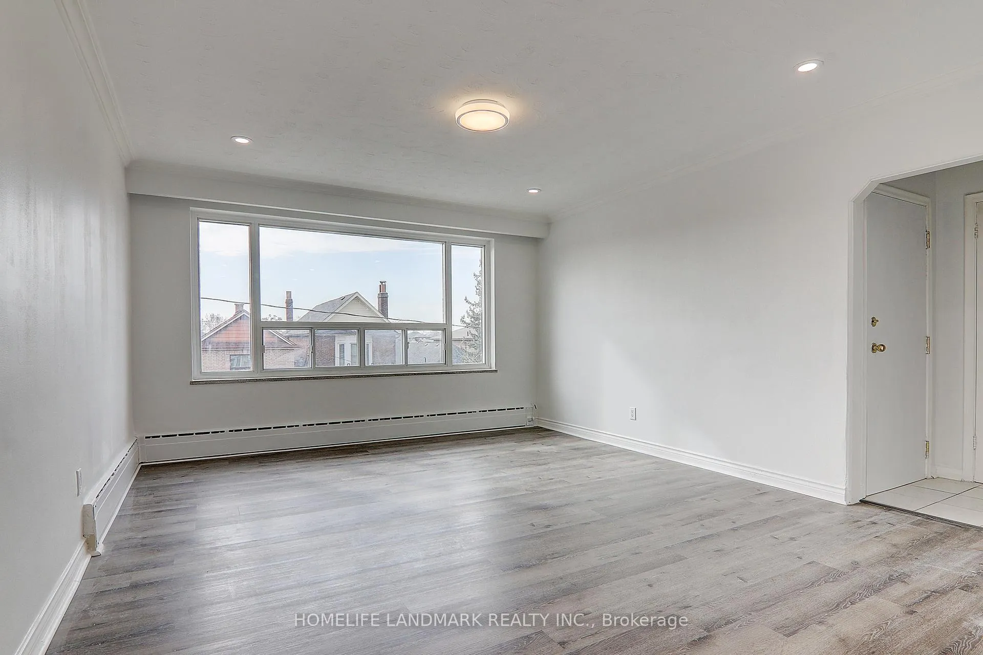 Photo 6 of Unit 2(Upper, 8 Hanson Road, Toronto, Oakwood Village — HOMEH