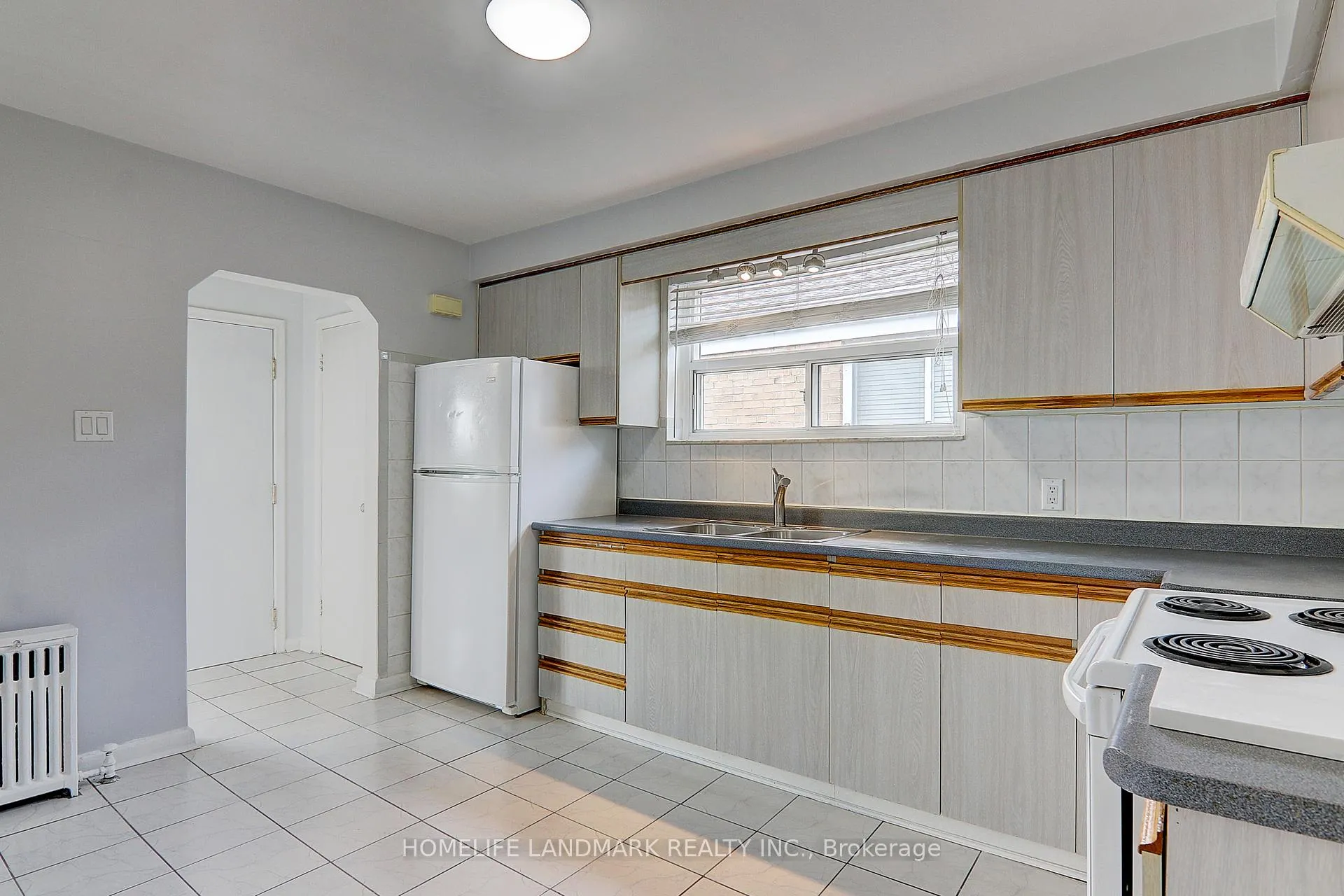 Photo 11 of Unit 2(Upper, 8 Hanson Road, Toronto, Oakwood Village — HOMEH