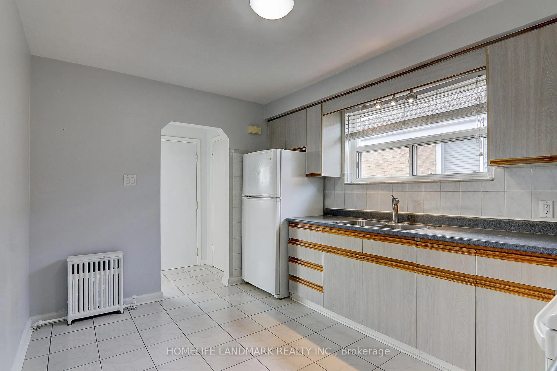 Photo 12 of Unit 2(Upper, 8 Hanson Road, Toronto, Oakwood Village — HOMEH