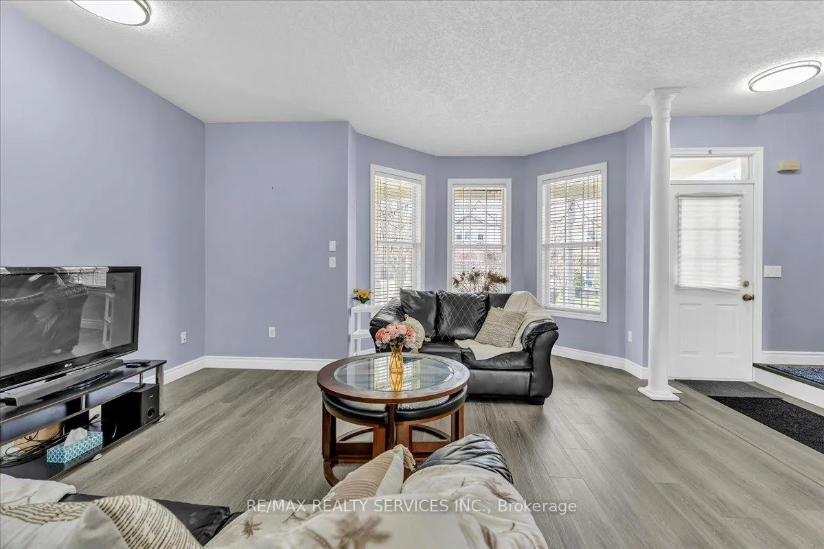 Photo 14 of 672 Zermatt Drive, Waterloo, Clair Hills — HOMEH