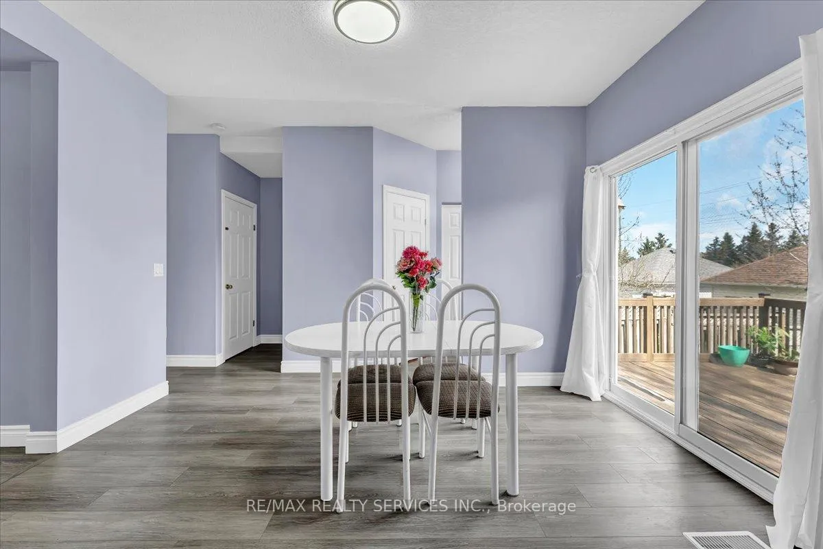 Photo 16 of 672 Zermatt Drive, Waterloo, Clair Hills — HOMEH