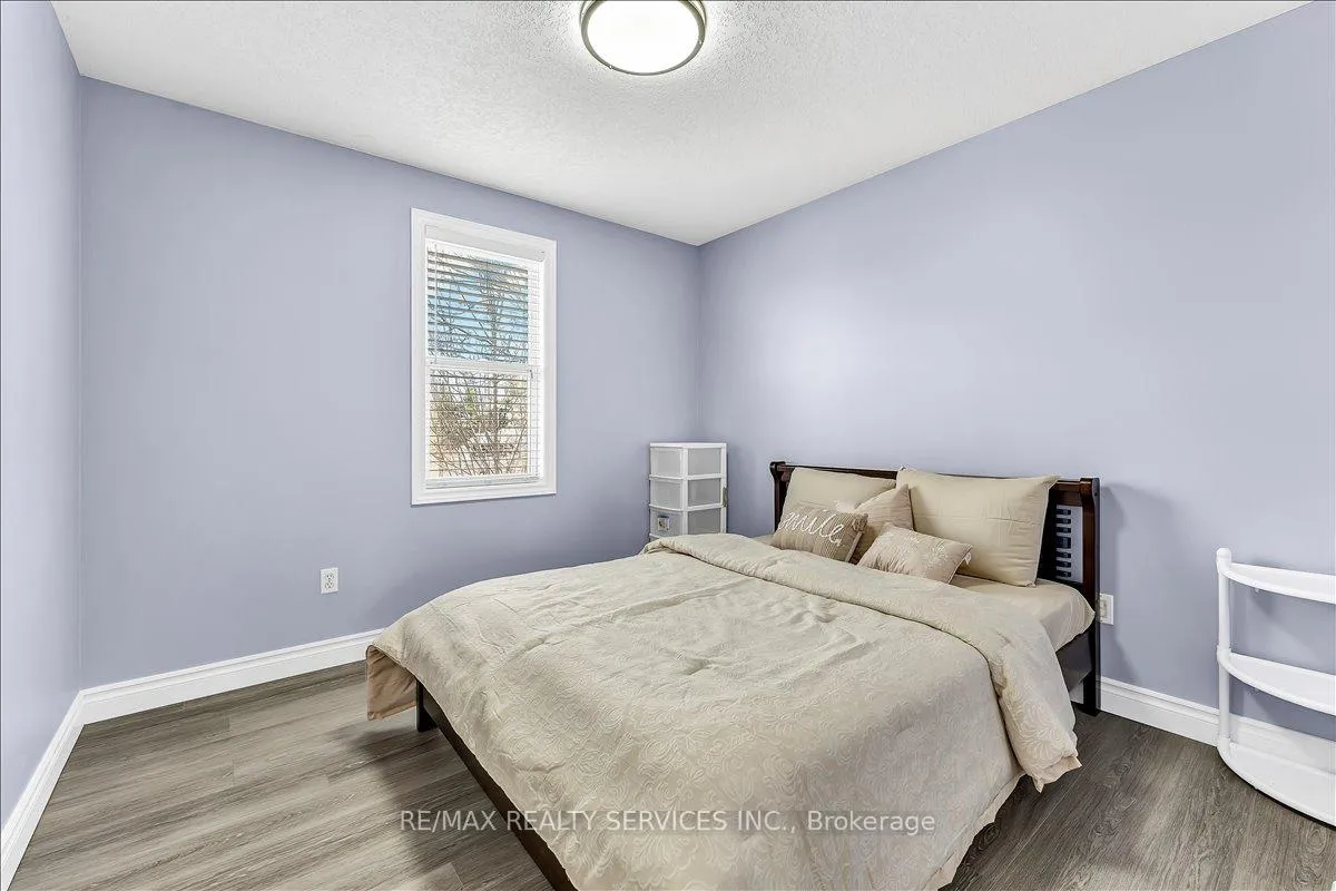 Photo 26 of 672 Zermatt Drive, Waterloo, Clair Hills — HOMEH
