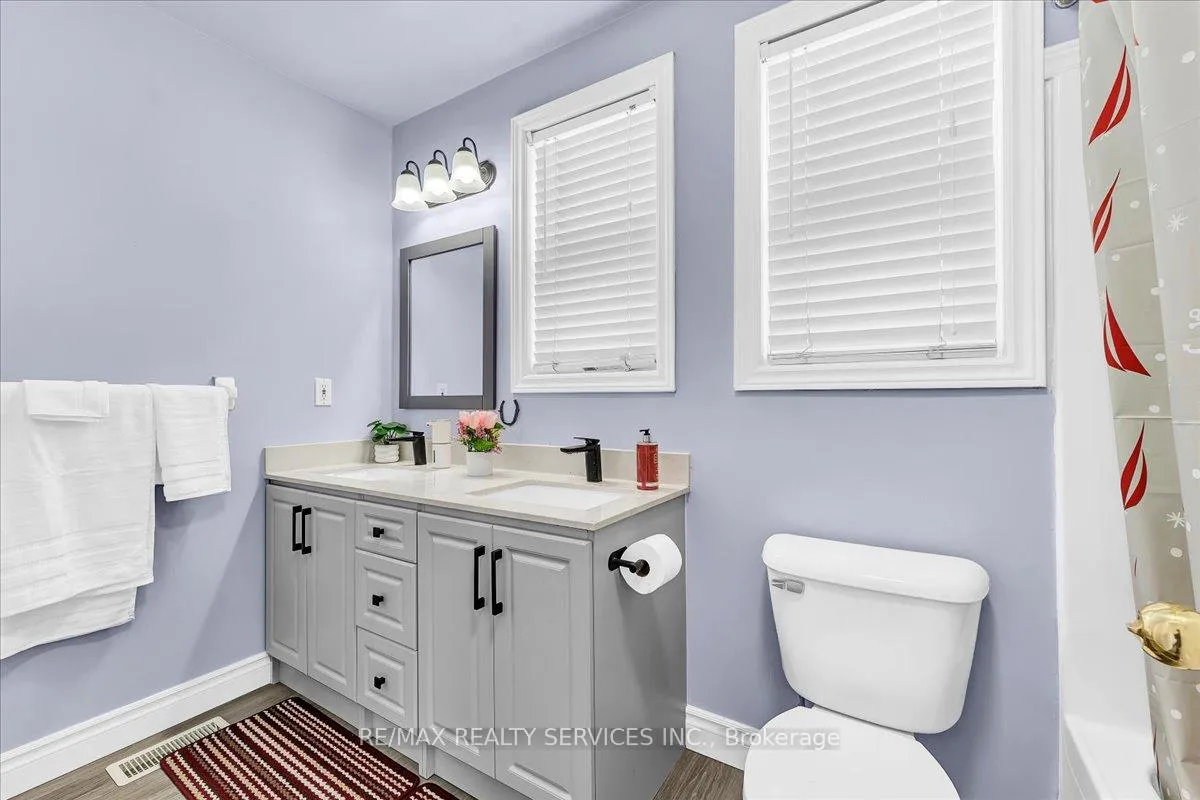 Photo 31 of 672 Zermatt Drive, Waterloo, Clair Hills — HOMEH