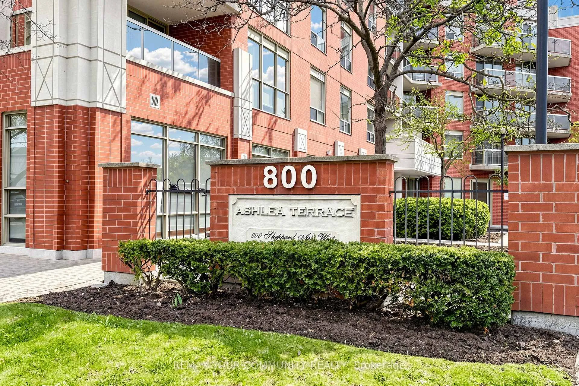 Photo of Unit 506, 800 Sheppard Avenue W