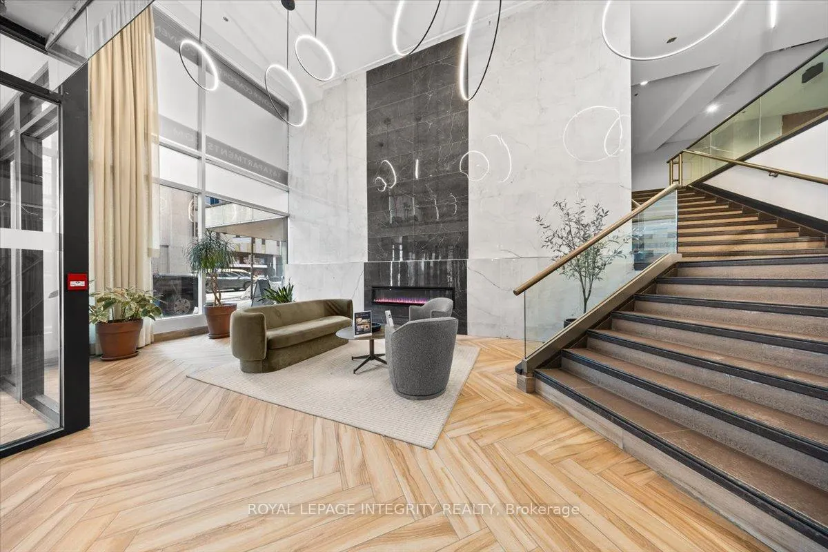 Front of Unit 909, 161 Laurier Avenue W