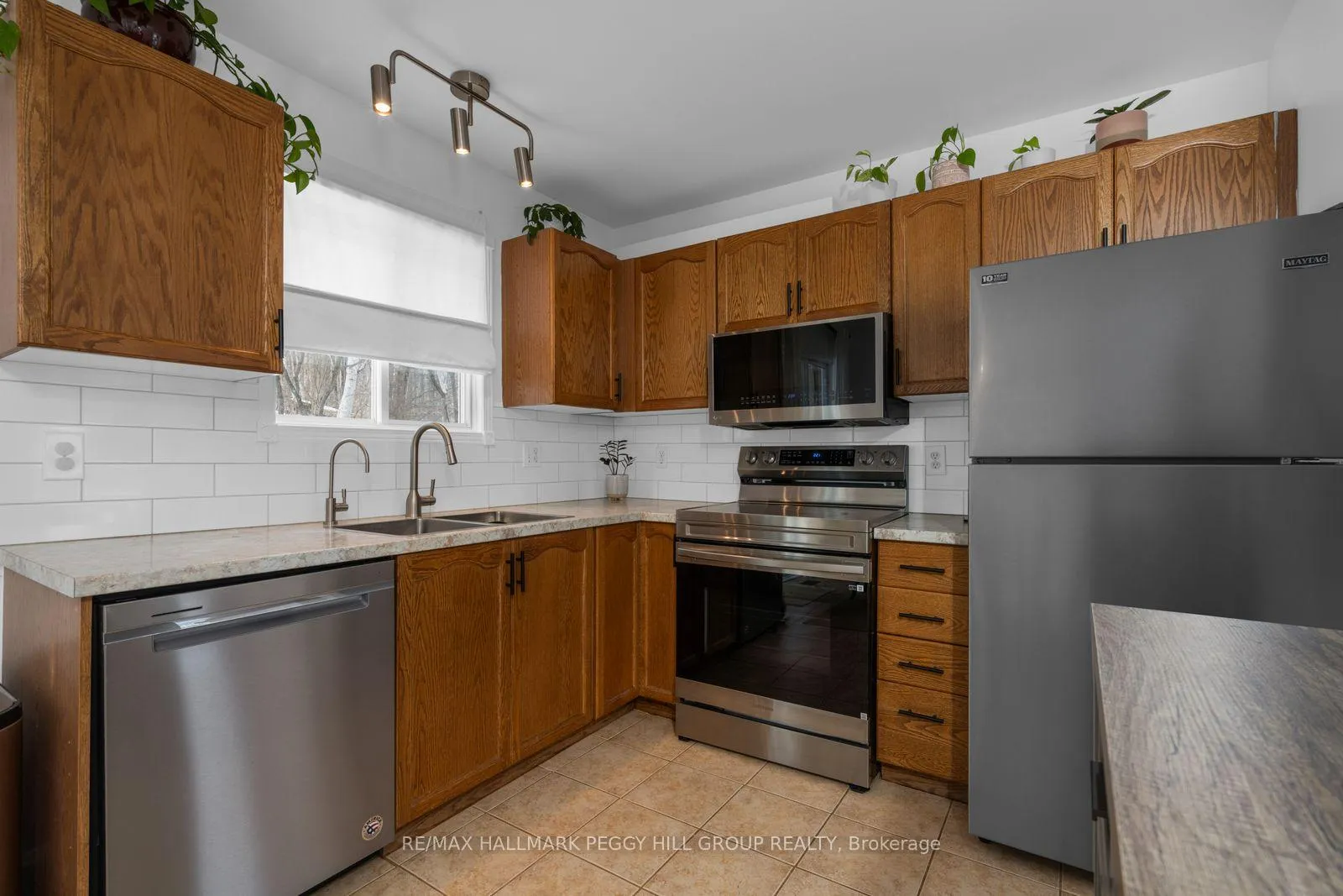 Photo 6 of 821 Birchwood Drive, Midland — HOMEH